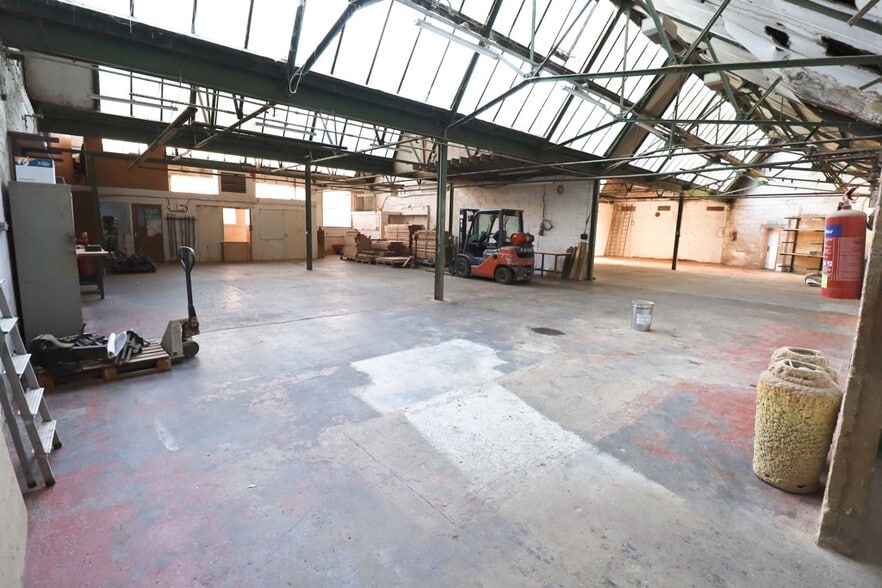 9-11 Aston Rd, Nuneaton for sale - Interior Photo - Image 3 of 10