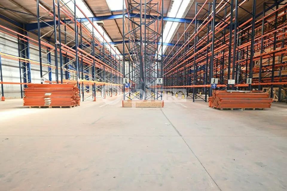 Light Industrial in Genas to rent Building Photo- Image 1 of 7