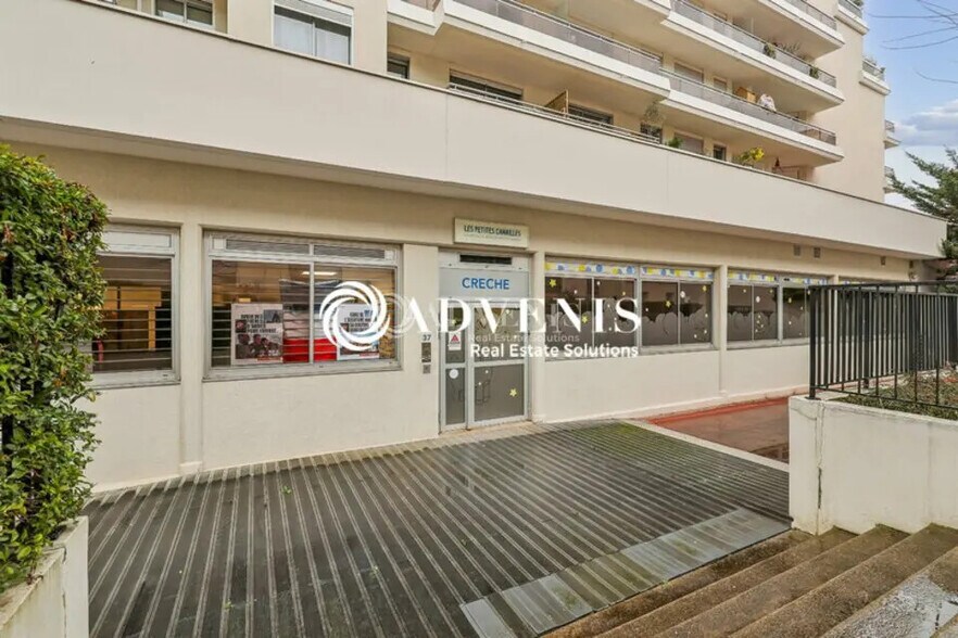 Office in Vincennes for sale - Building Photo - Image 1 of 24