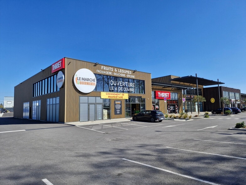161 Route De Paris, Fenouillet to rent - Building Photo - Image 1 of 3