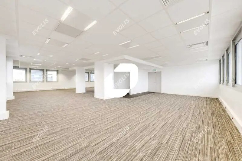 11 Avenue Morane Saulnier, Vélizy-Villacoublay to rent - Building Photo - Image 3 of 32