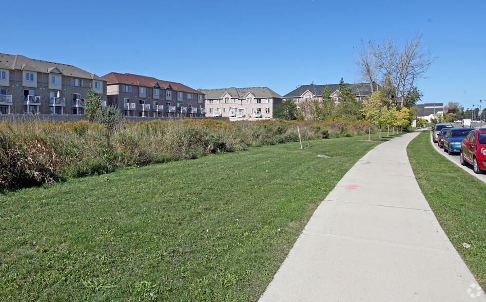 72-80 Bayly St W, Ajax, ON for sale - Primary Photo - Image 1 of 3