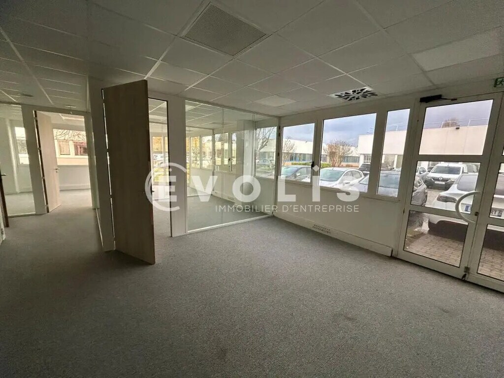 Location Bureaux 541 m² - Photo 1