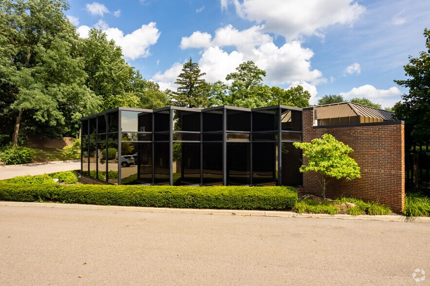29600 Northwestern Hwy, Southfield, MI to rent - Building Photo - Image 1 of 6
