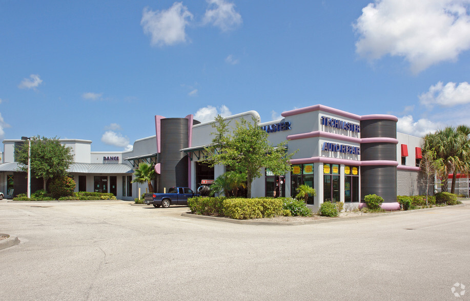 7427-7451 S Military Trl, Lake Worth, FL for rent - Primary Photo - Image 1 of 5