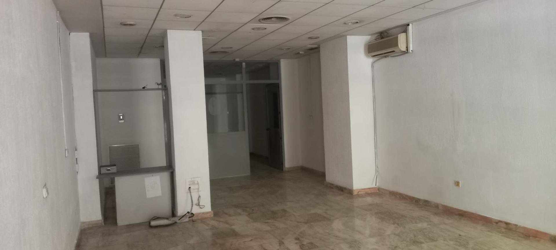 Retail in Granada to rent Interior Photo- Image 1 of 17