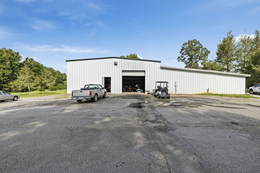 3625 Sugarloaf Rd, Hendersonville, NC for sale - Building Photo - Image 3 of 49