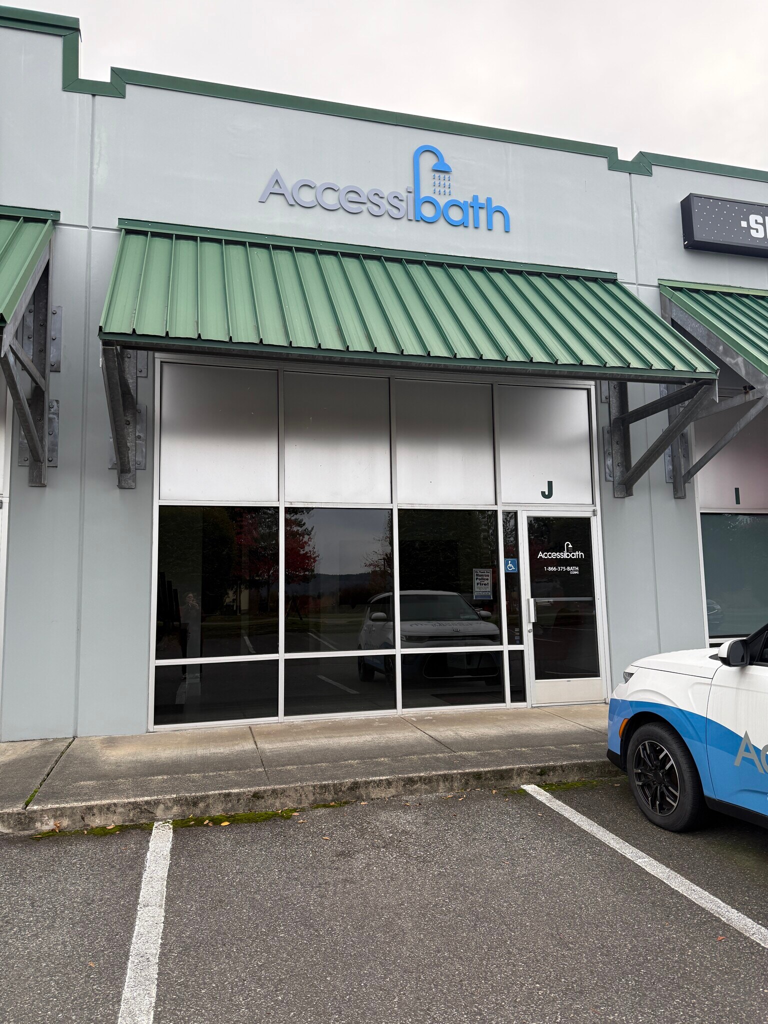 14815 Chain Lake Rd, Monroe, WA to rent Building Photo- Image 1 of 12