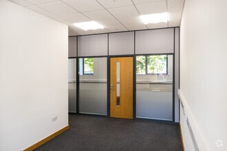 Nesfield Rd, Colchester to rent Interior Photo- Image 2 of 27