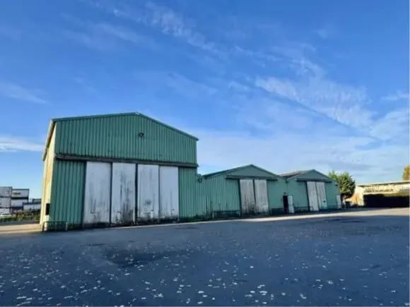 Location Entrepôt 1 200 m² - Photo 1