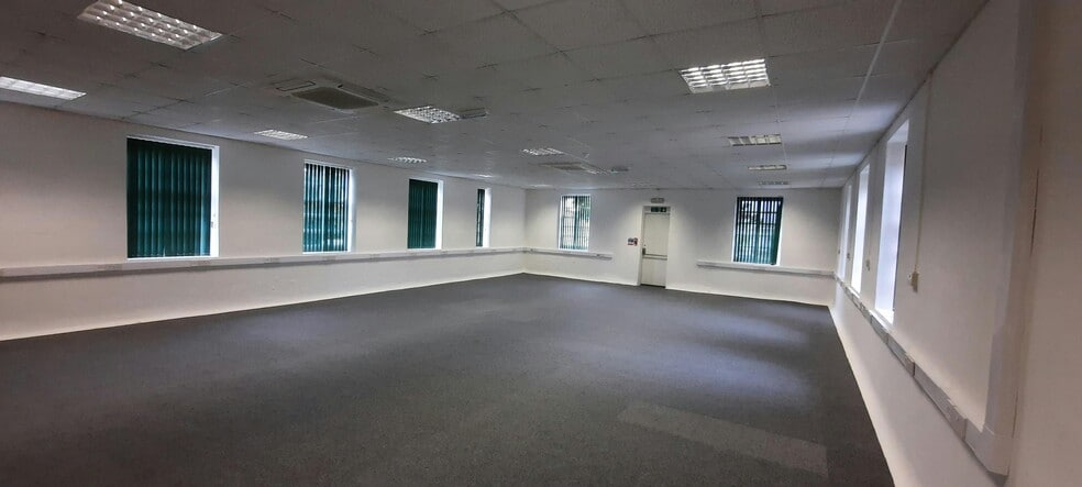 Oak Tree Dr, Hartlebury to rent - Building Photo - Image 2 of 6