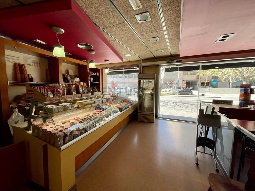 Retail in Sant Adrià de Besòs, Barcelona to rent Interior Photo- Image 1 of 9