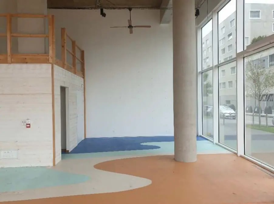Location Commerce 77 m² - Photo 1