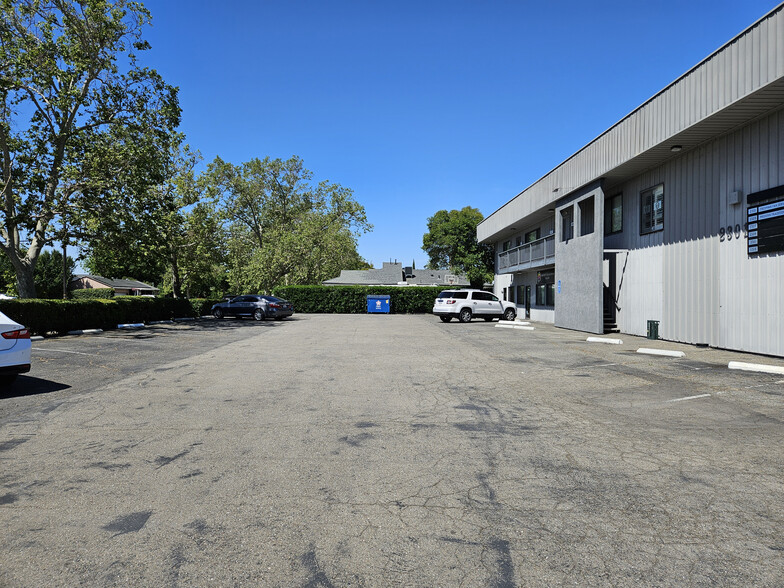 2309 W Alpine Ave, Stockton, CA for rent - Building Photo - Image 3 of 10