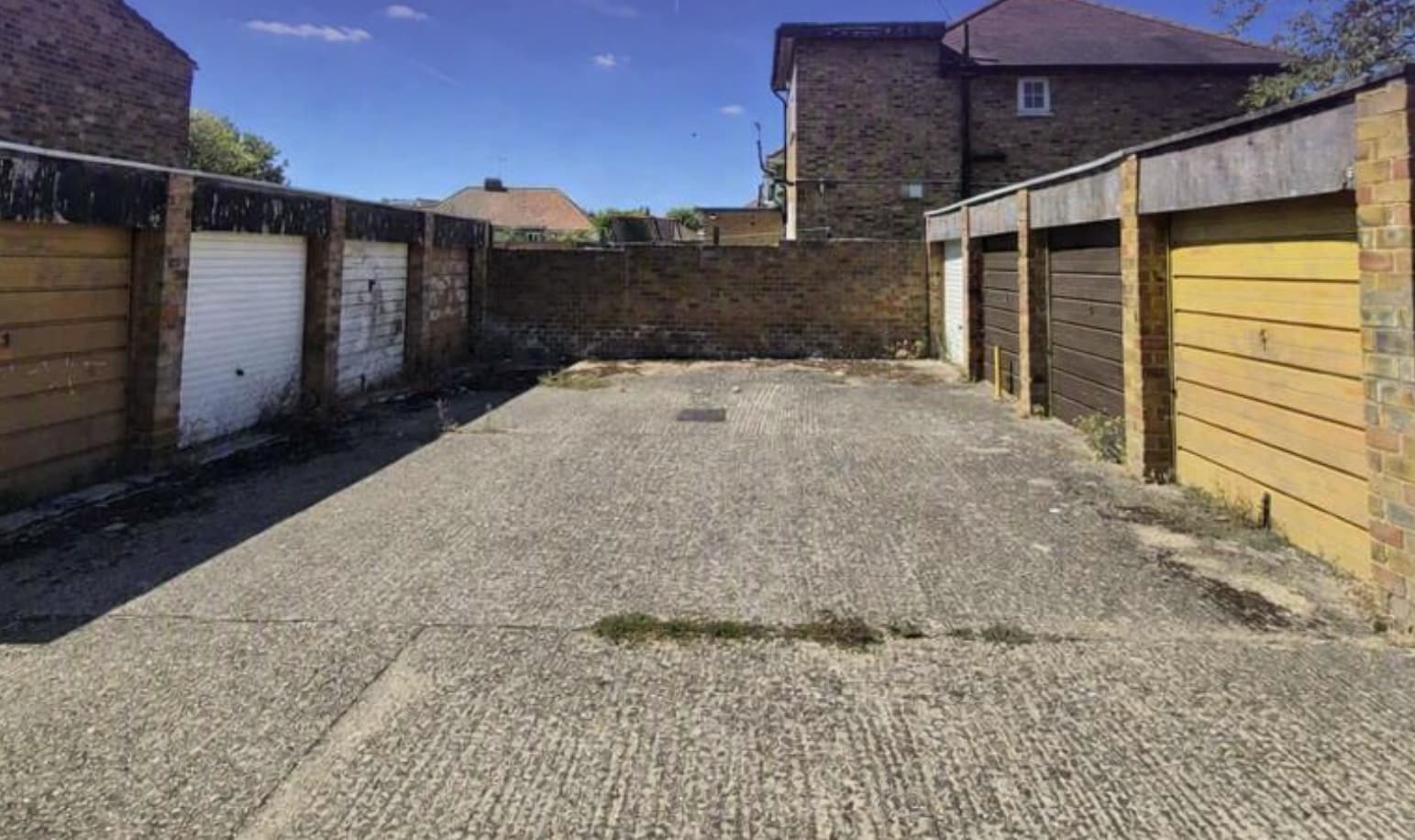 Hilliards Rd, Hillingdon for sale Primary Photo- Image 1 of 3