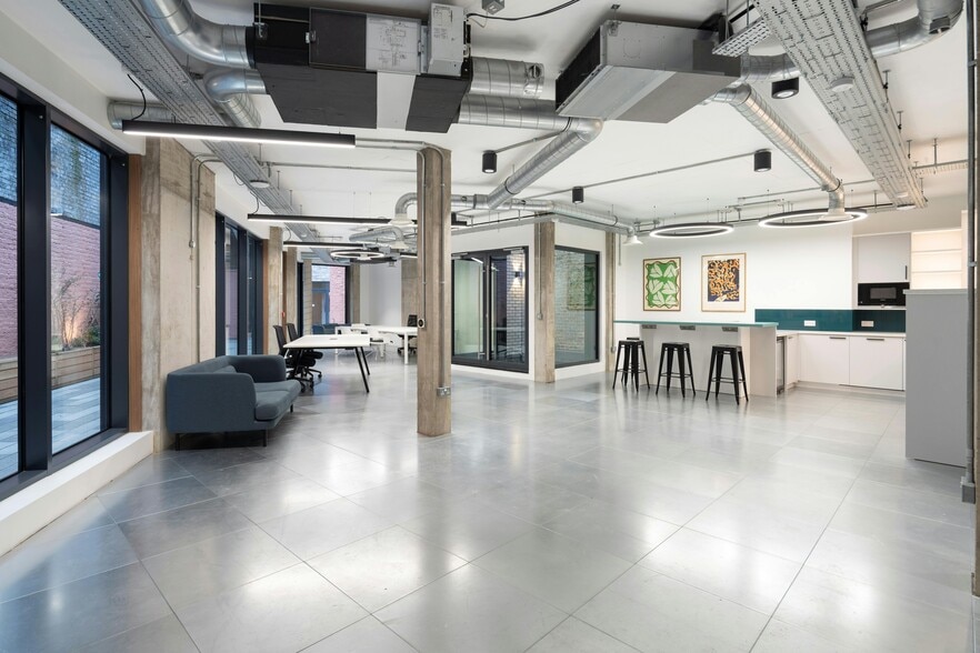 57 Chamber St, London to rent - Building Photo - Image 2 of 7