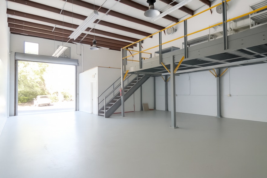 2110-2180 Anntom Dr, Fort Lauderdale, FL to rent - Building Photo - Image 3 of 7