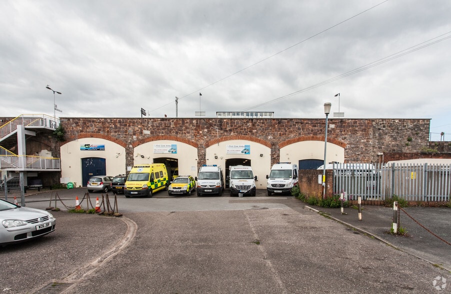 Cowick St, Exeter to rent - Building Photo - Image 2 of 3