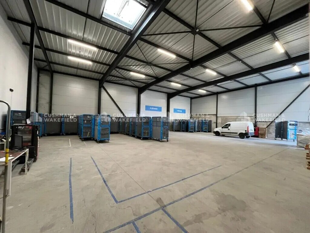 Location Local d'activités 605 m² - Photo 1