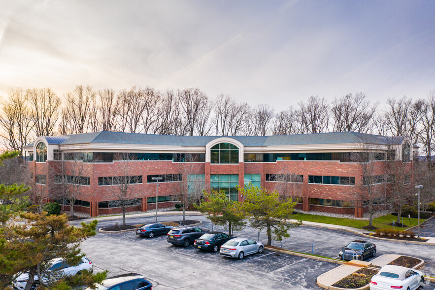 16 Campus Blvd, Newtown Square, PA for rent - Building Photo - Image 1 of 5