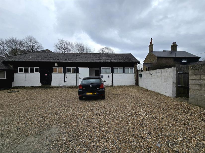 Horton Rd, South Darenth to rent Primary Photo- Image 1 of 3