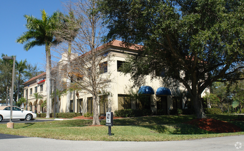 5101 Tamiami Trl E, Naples, FL for sale - Primary Photo - Image 1 of 1