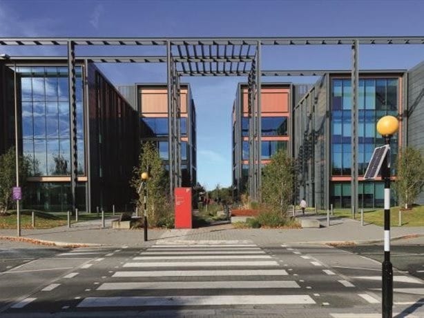 Pinehurst Rd, Farnborough to rent Primary Photo- Image 1 of 2