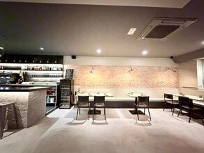 Retail in Barcelona, Barcelona to rent Interior Photo- Image 2 of 25