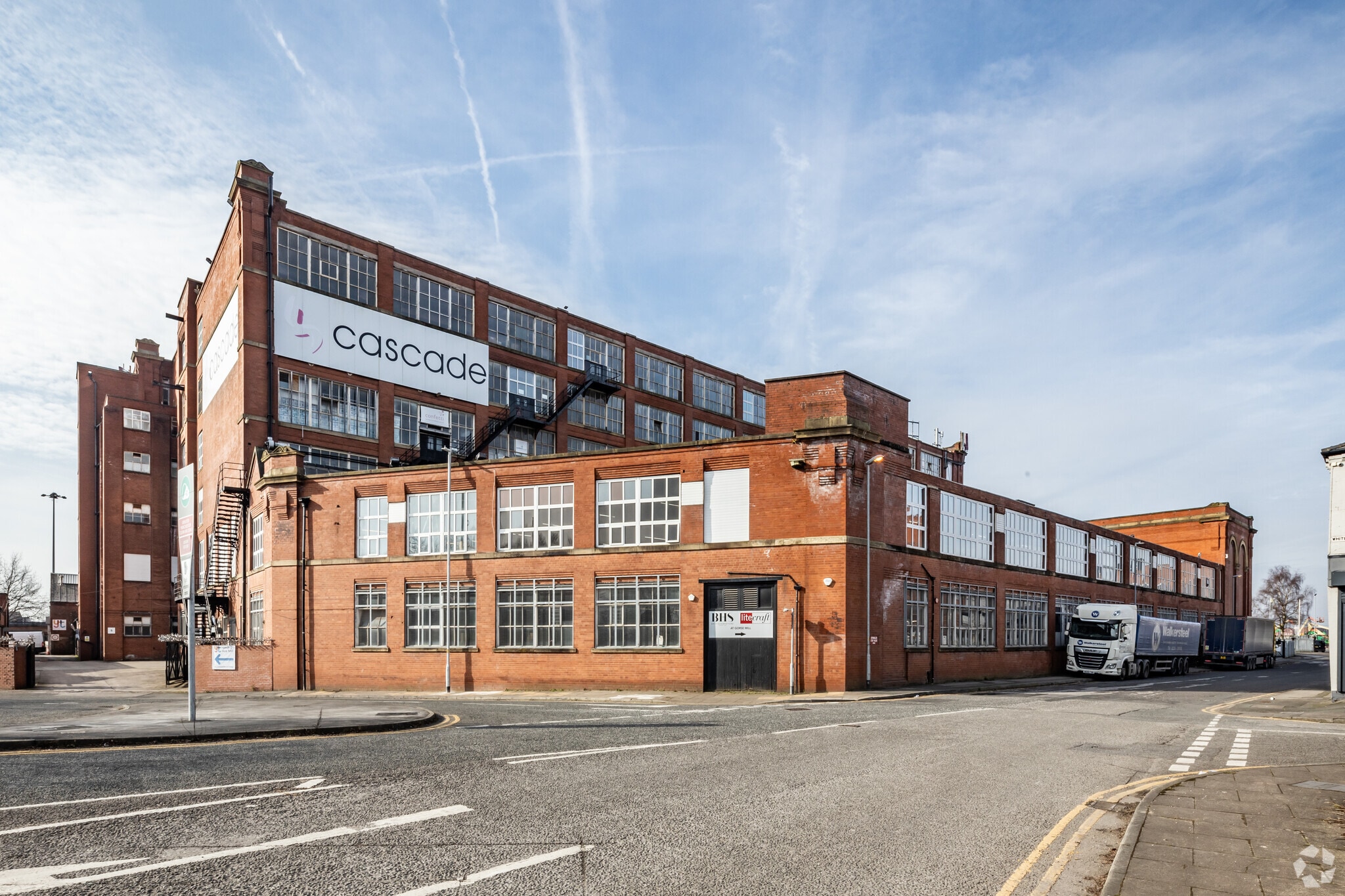 Oldham Broa, Oldham for sale Primary Photo- Image 1 of 1