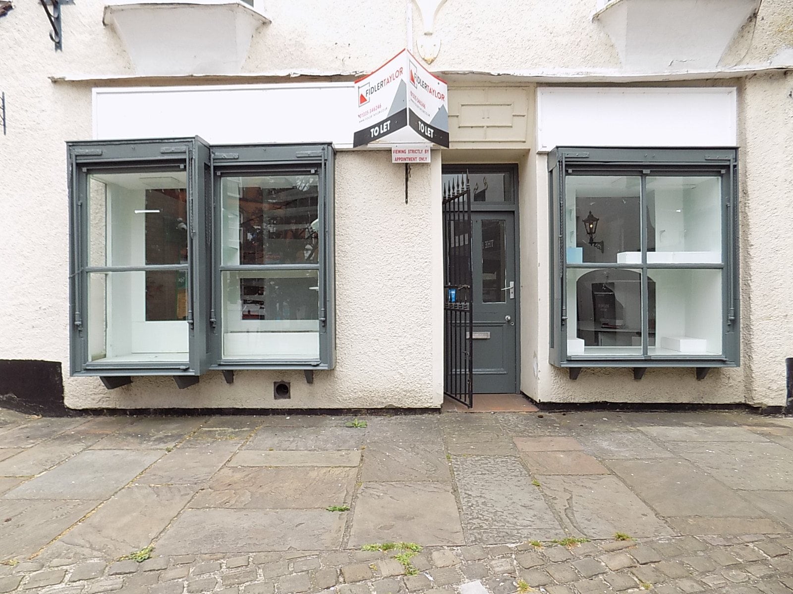 11 Victoria Sq, Ashbourne to rent Building Photo- Image 1 of 2