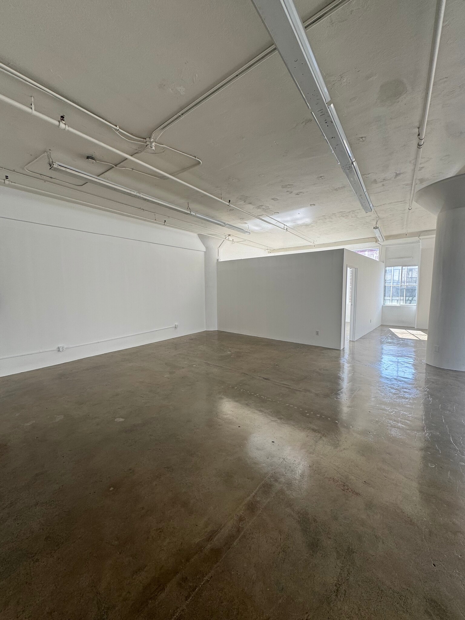 719 S Los Angeles St, Los Angeles, CA to rent Interior Photo- Image 1 of 2