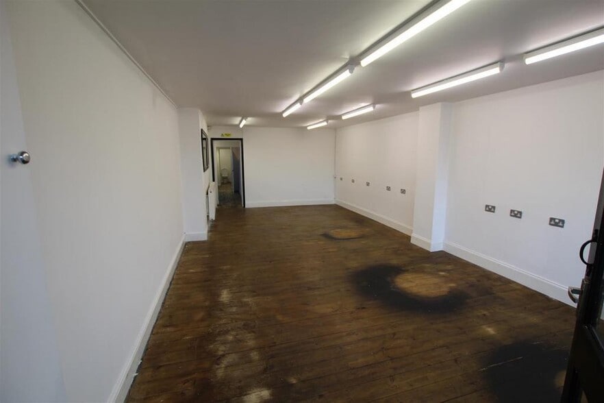 21 Whitehall Ter, Sunderland to rent - Building Photo - Image 2 of 6