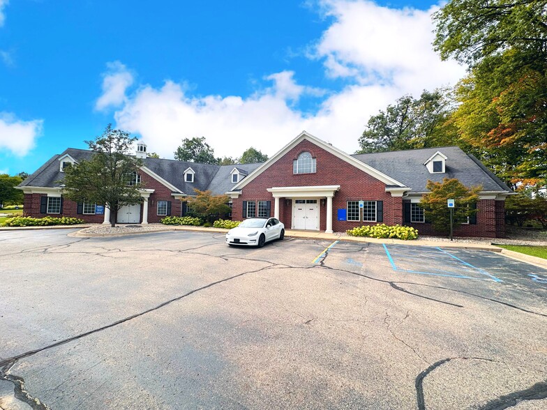 1720 Abbey Rd, East Lansing, MI for rent - Building Photo - Image 1 of 15