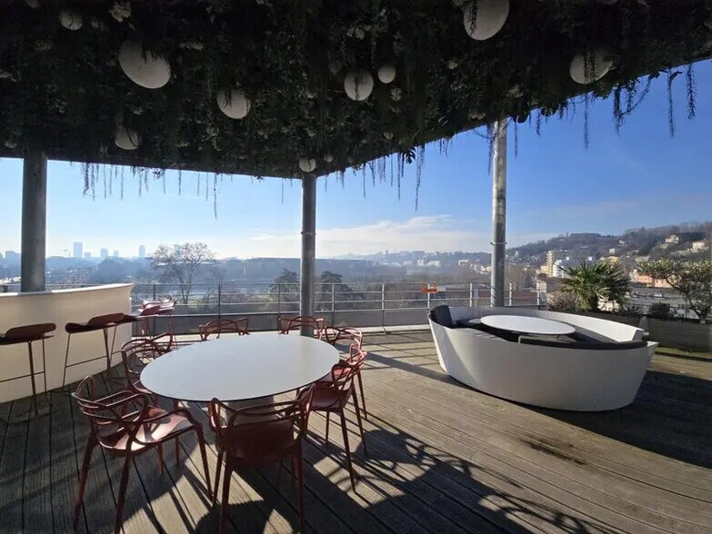 5 Avenue De Poumeyrol, Caluire-et-Cuire for sale - Building Photo - Image 1 of 12