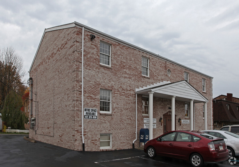 1514 Lincoln Way, Mckeesport, PA for rent - Primary Photo - Image 1 of 2