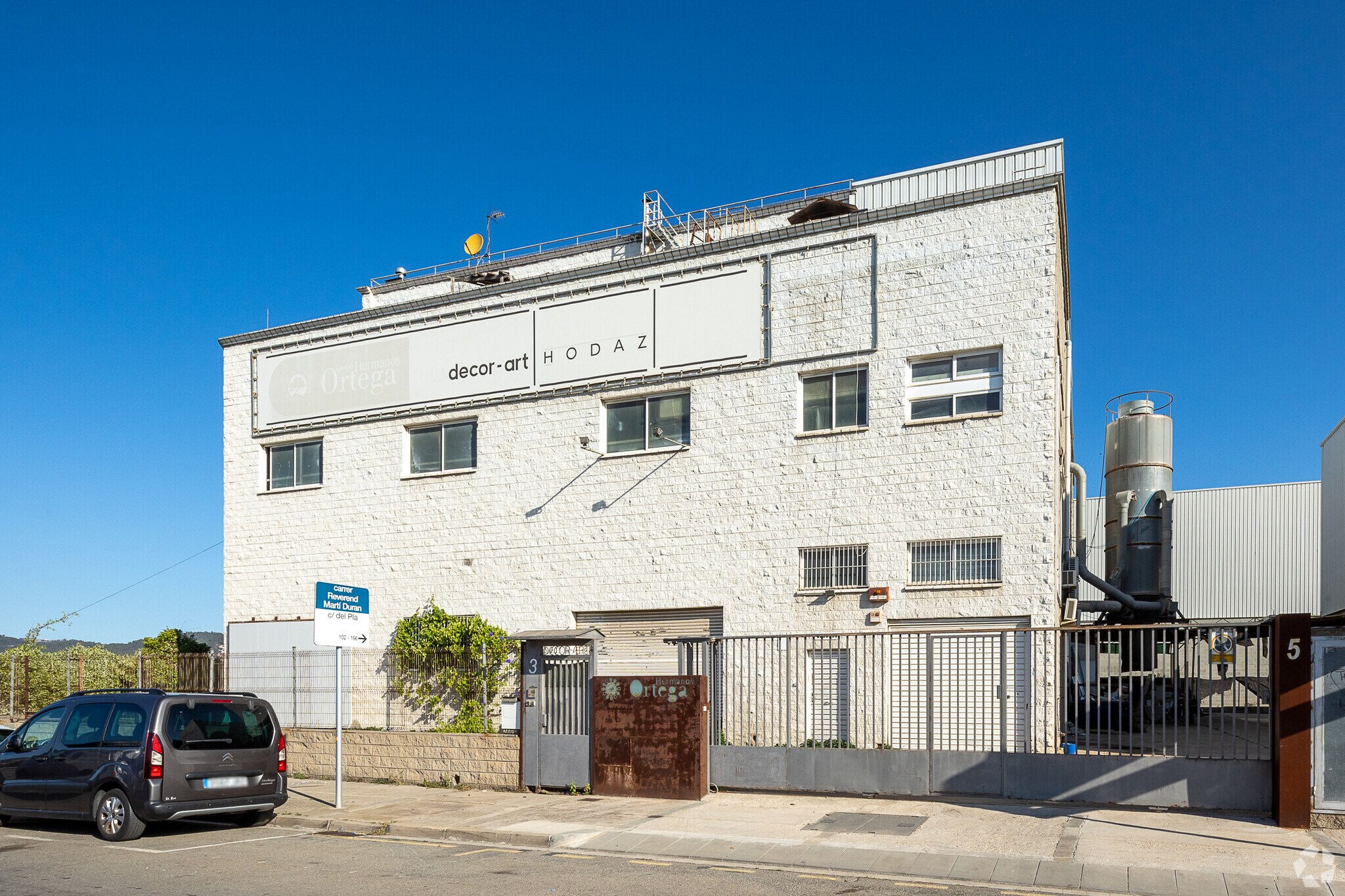 Industrial in Sant Feliu de Llobregat, Barcelona for sale Primary Photo- Image 1 of 11