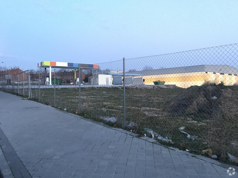 Avenida Cerro del Rubal, 3, Parla, Madrid to rent - Primary Photo - Image 1 of 3