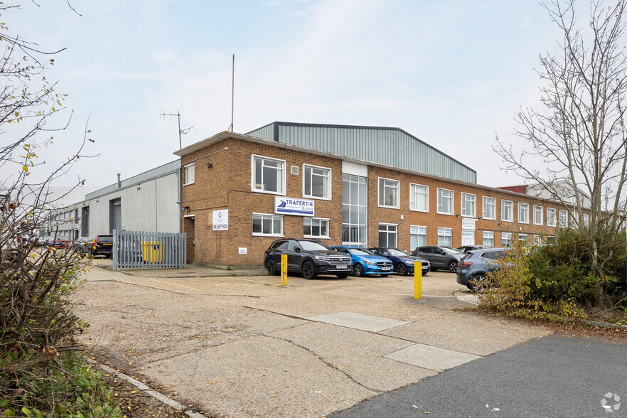 Paycocke Rd, Basildon for rent - Building Photo - Image 2 of 2