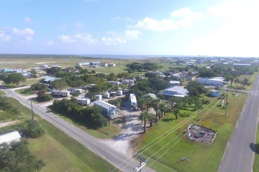 1402 W Harrison Ave, Port O Connor, TX for sale - Primary Photo - Image 1 of 9