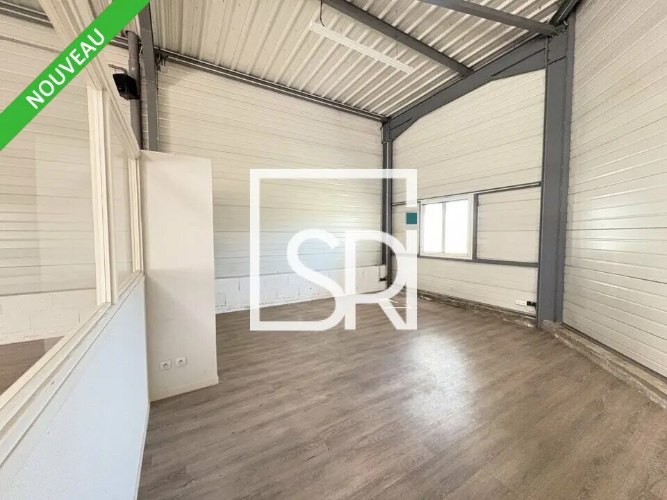 Location Commerce 450 m² - Photo 1