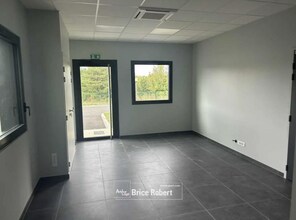 Light Industrial in La Tour-de-Salvagny for sale Interior Photo- Image 2 of 5