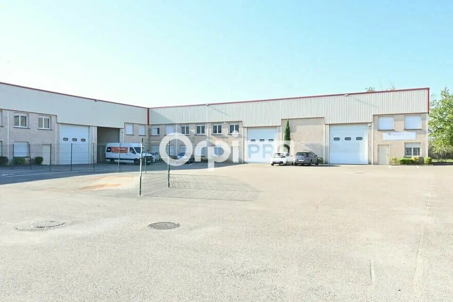 Light Industrial in Chassieu to rent - Building Photo - Image 3 of 3