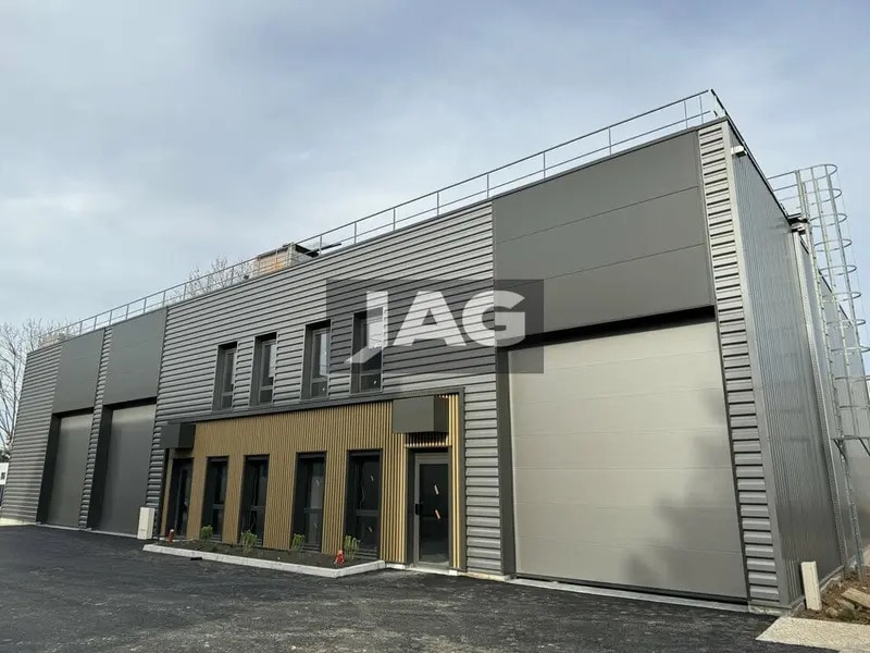Light Industrial in Vénissieux to rent Building Photo- Image 1 of 10