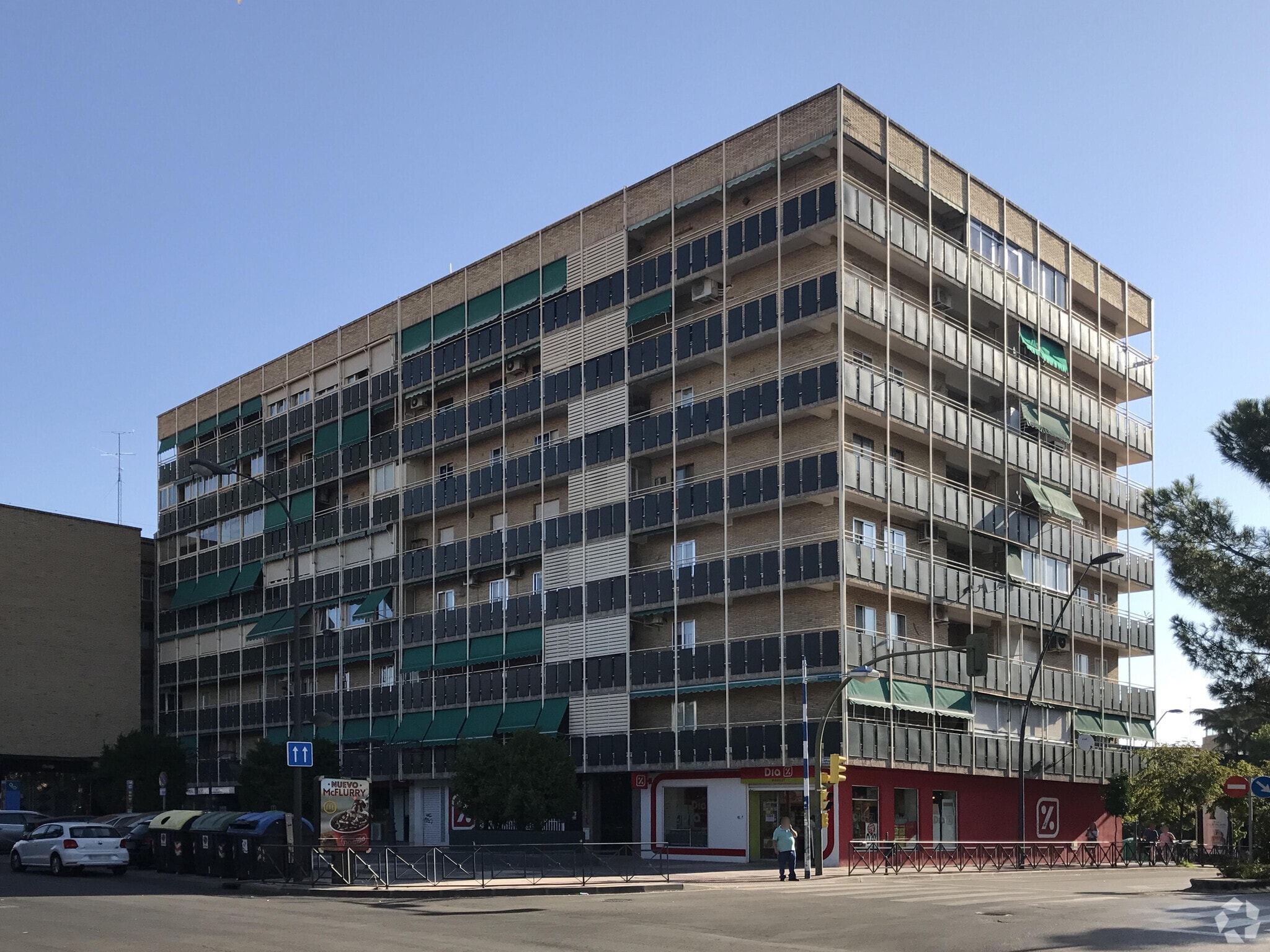 Retail in Getafe, Madrid to rent Primary Photo- Image 1 of 3