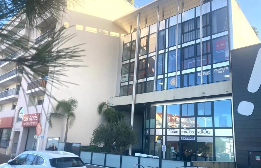 155 Avenue Francis Tonner, Cannes to rent - Primary Photo - Image 1 of 4