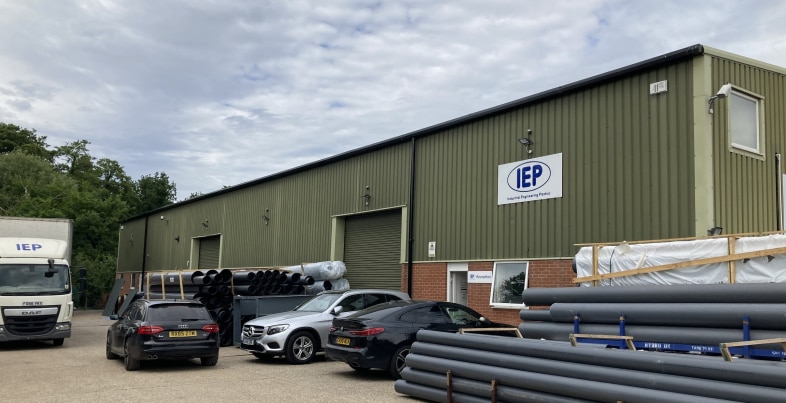 4 Passfield Rd, Liphook to rent - Building Photo - Image 2 of 2