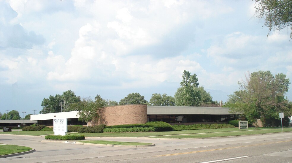 18263 E 10 Mile Rd, Roseville, MI for rent - Building Photo - Image 1 of 2