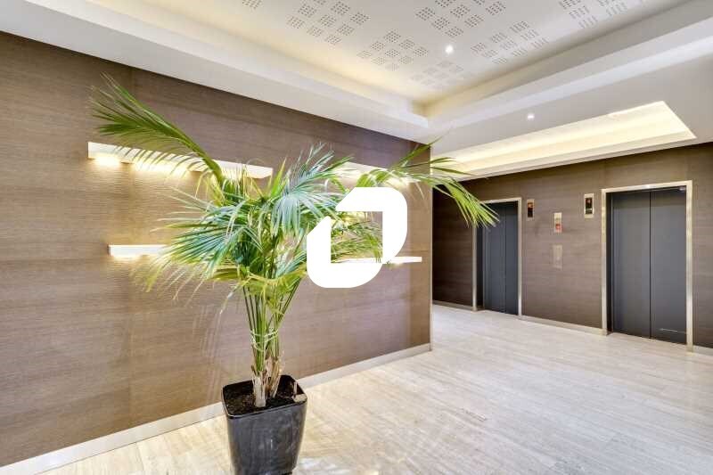 Office in Suresnes for sale - Lobby - Image 2 of 9