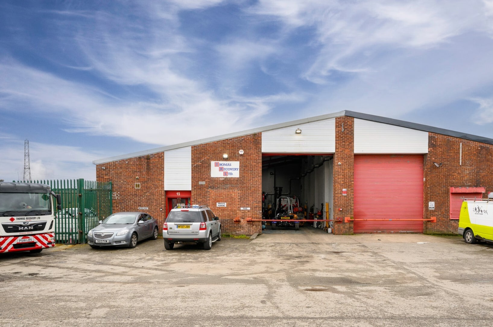 Lyon Rd, Bolton to rent Primary Photo- Image 1 of 24