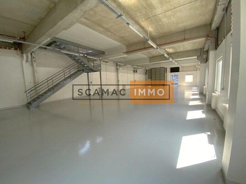 Industrial in Lognes to rent - Building Photo - Image 2 of 7